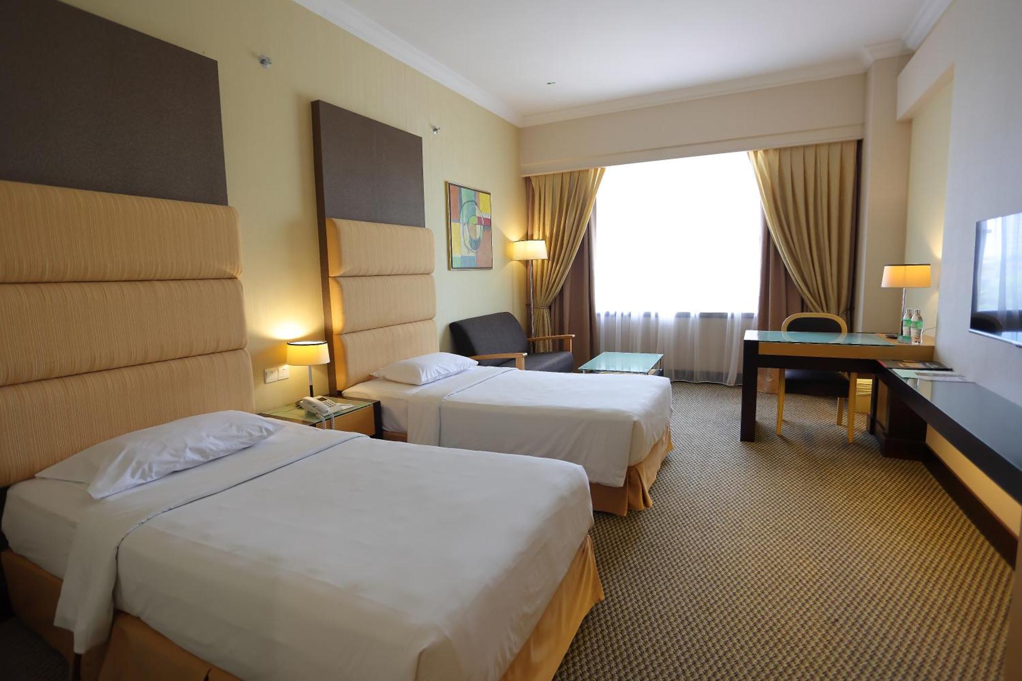 Dynasty Hotel Miri Exteriör bild