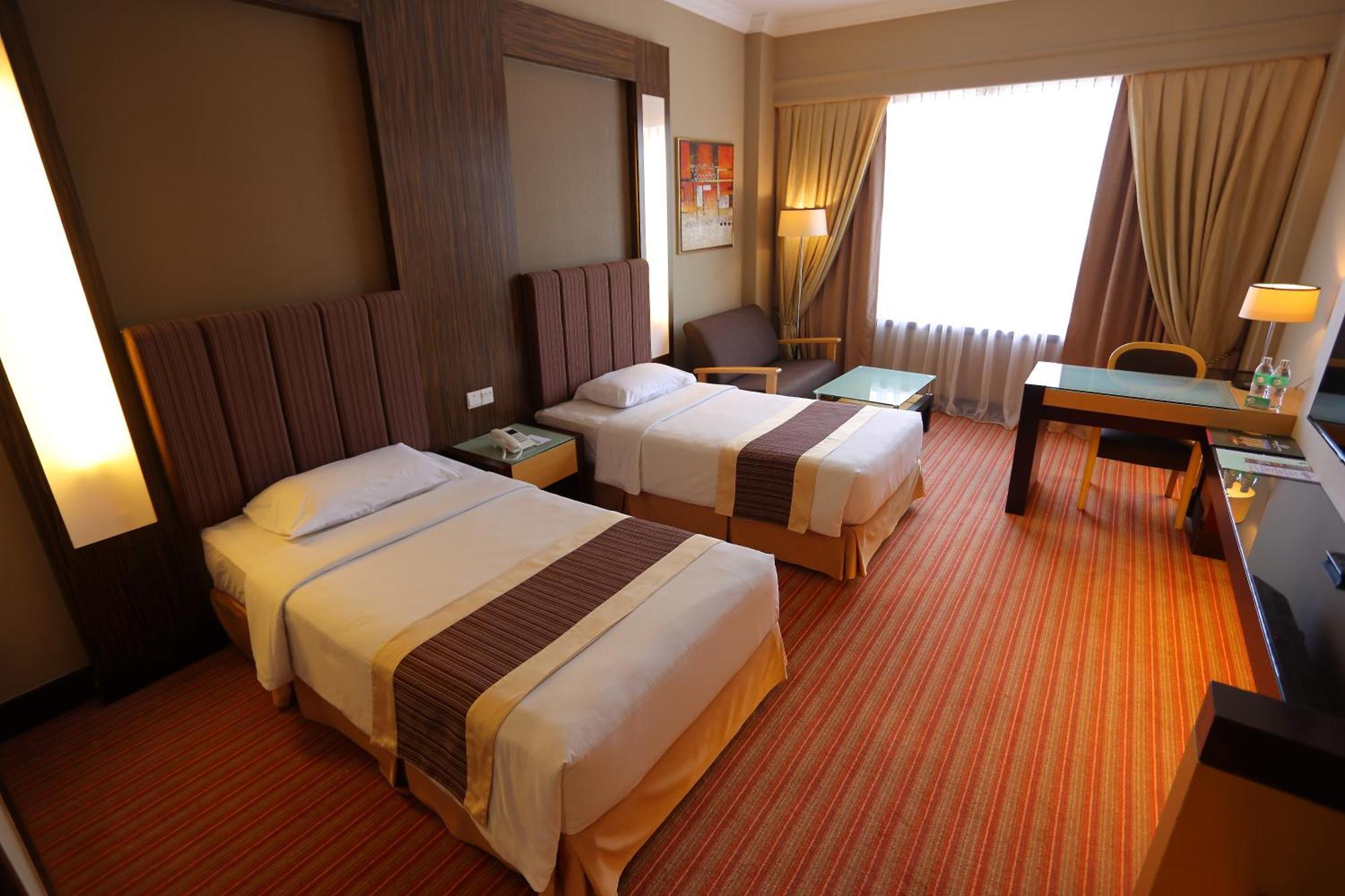 Dynasty Hotel Miri Exteriör bild