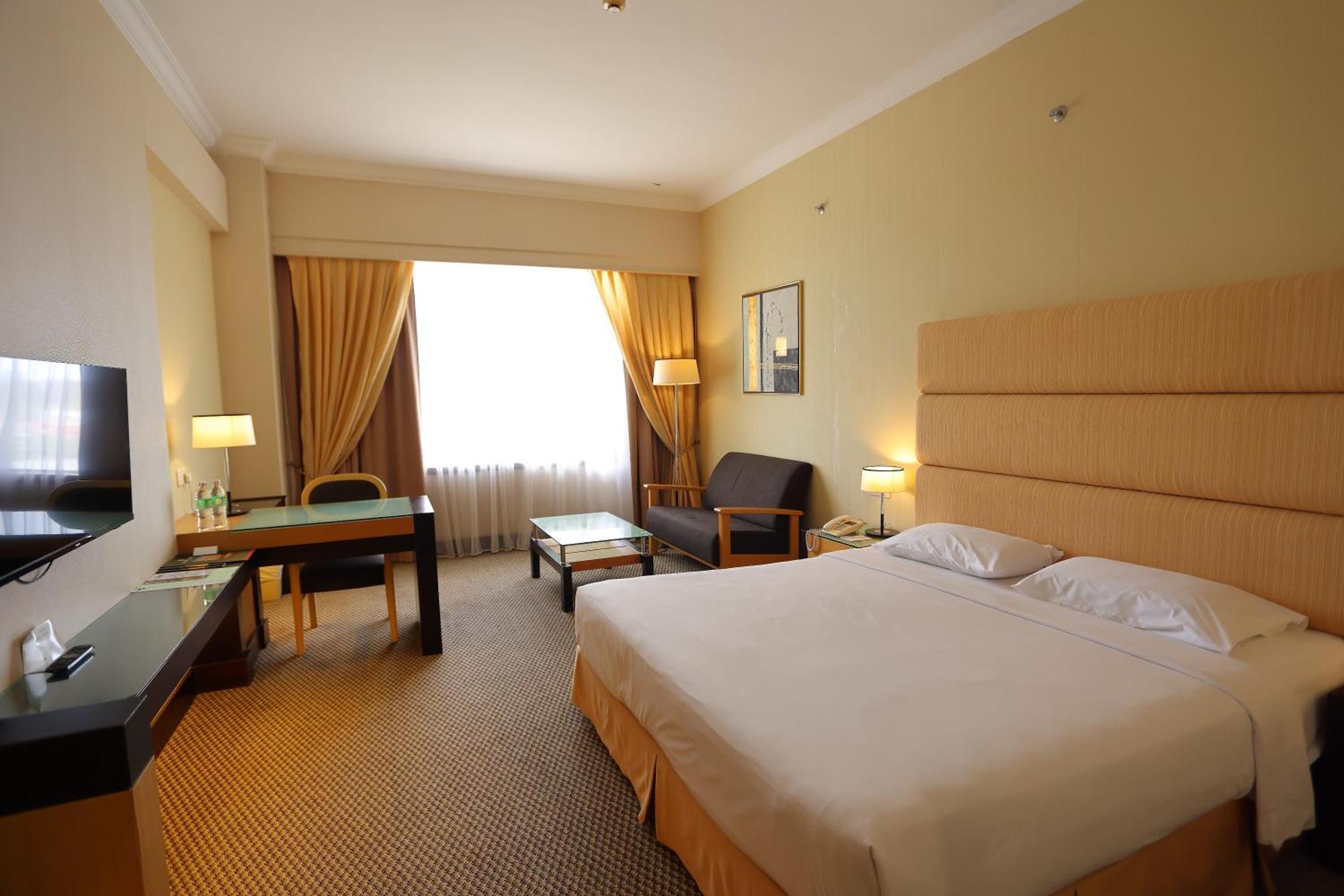 Dynasty Hotel Miri Exteriör bild