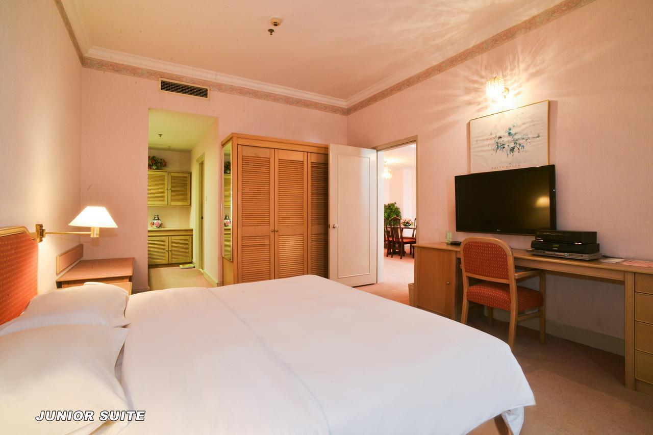 Dynasty Hotel Miri Exteriör bild
